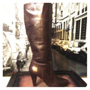 🇮🇹Coach signature leather boots.    Authentic!